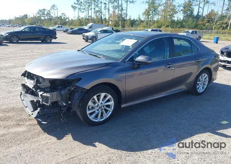 2024 Toyota Camry Le z USA, uszkodzony, nr VIN 4T1C11AK6RU876007